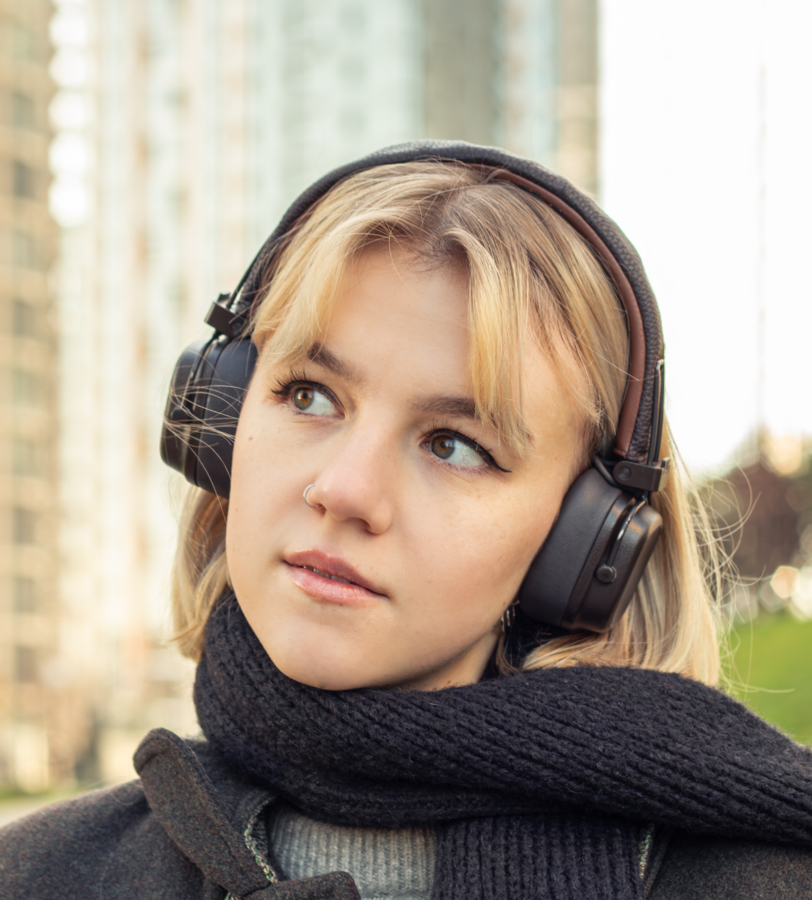 Remote executive operations manager leading virtual teams and optimizing business workflows