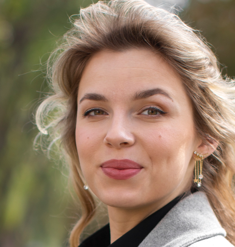 Remote digital marketing coordinator managing campaigns, optimizing content, and analyzing performance metrics for brand growth